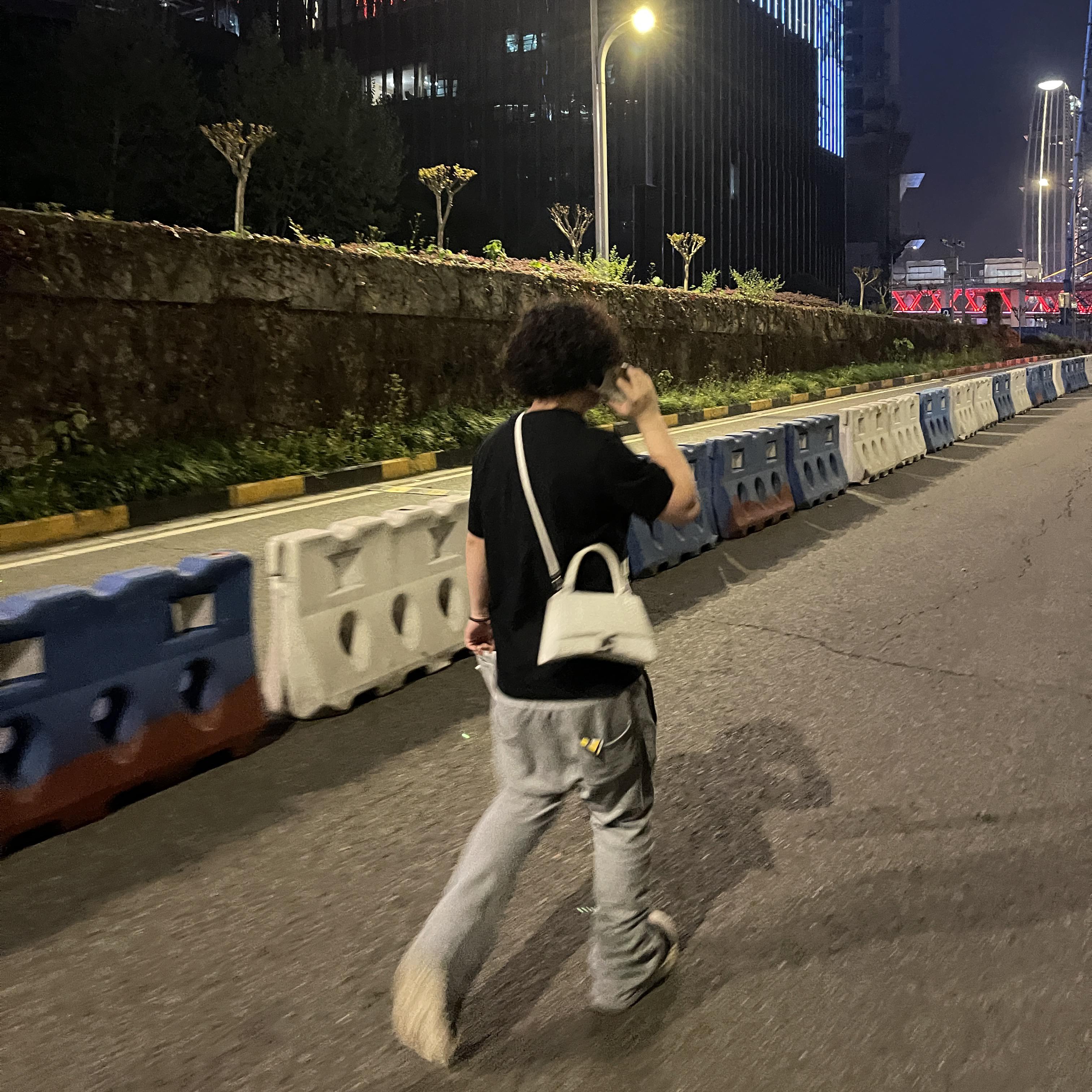 错的时间 对的人封面