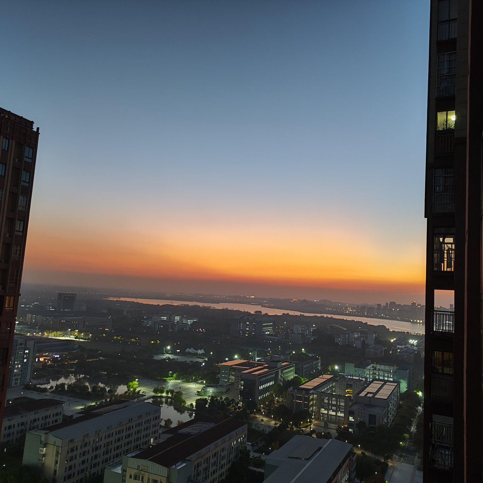 贝加尔湖畔封面