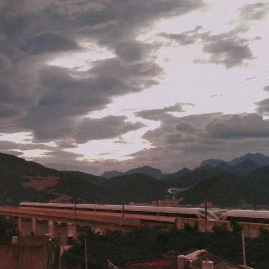 “你看！下雨了”封面