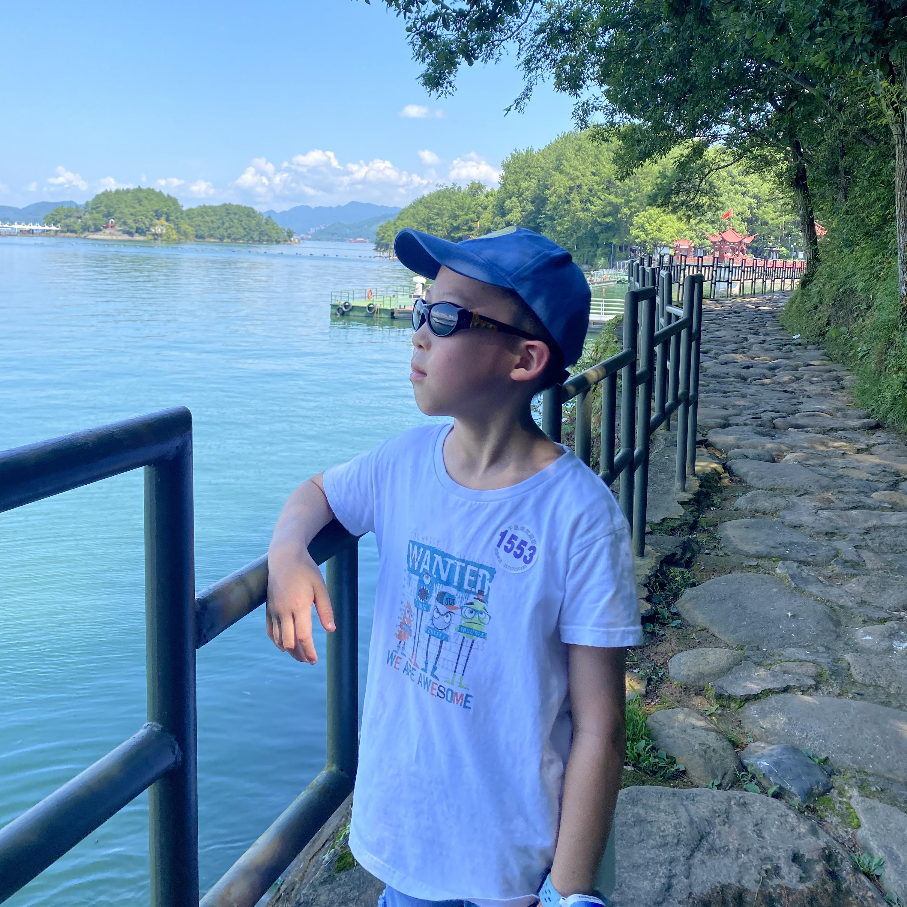 明日歌（陆奕成2022.8.10）.mp3