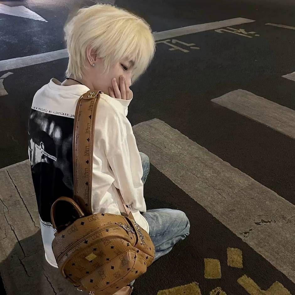 窗外的雨封面