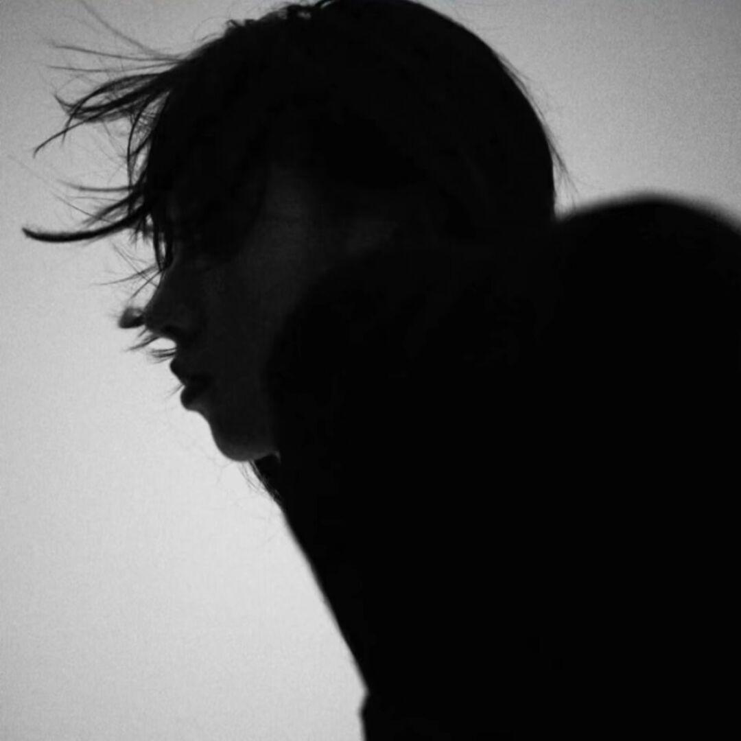 他一定比我成熟