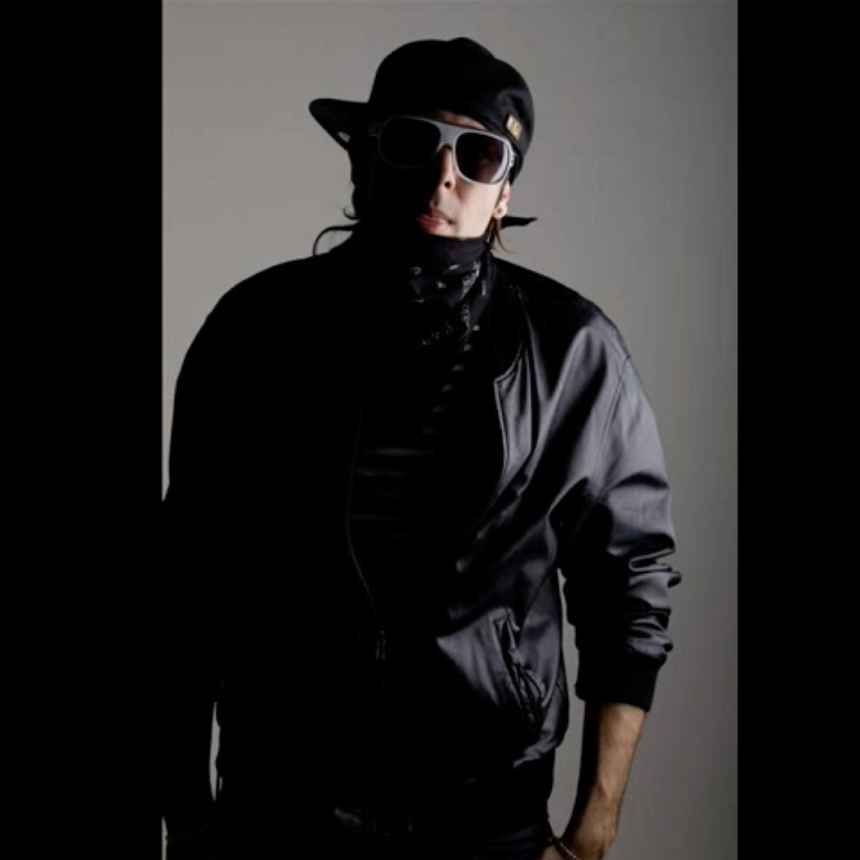 Glamour & Llama (feat. Stay Puft)