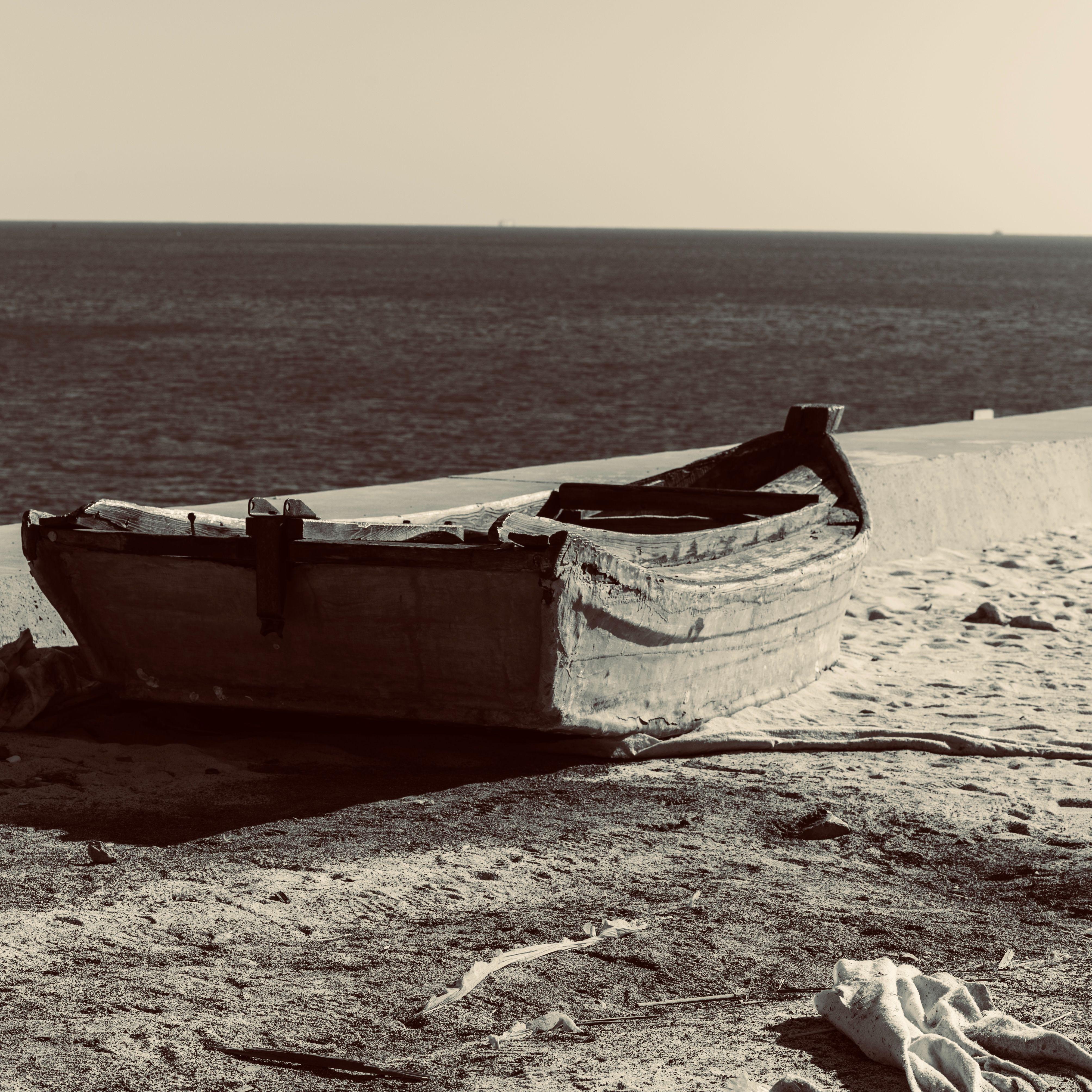泊岸（Reach the desolate shore)封面