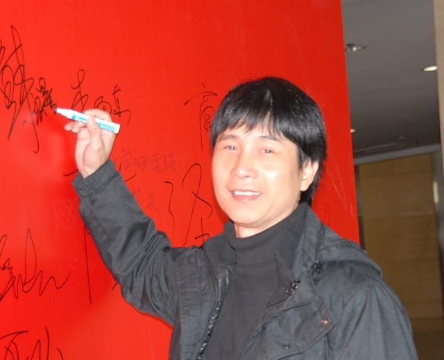黄宏墨