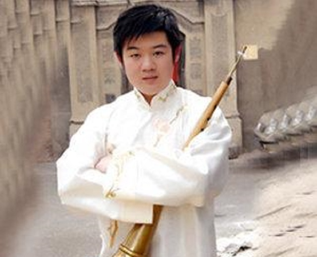 鄢磊