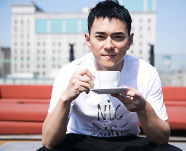 李晨