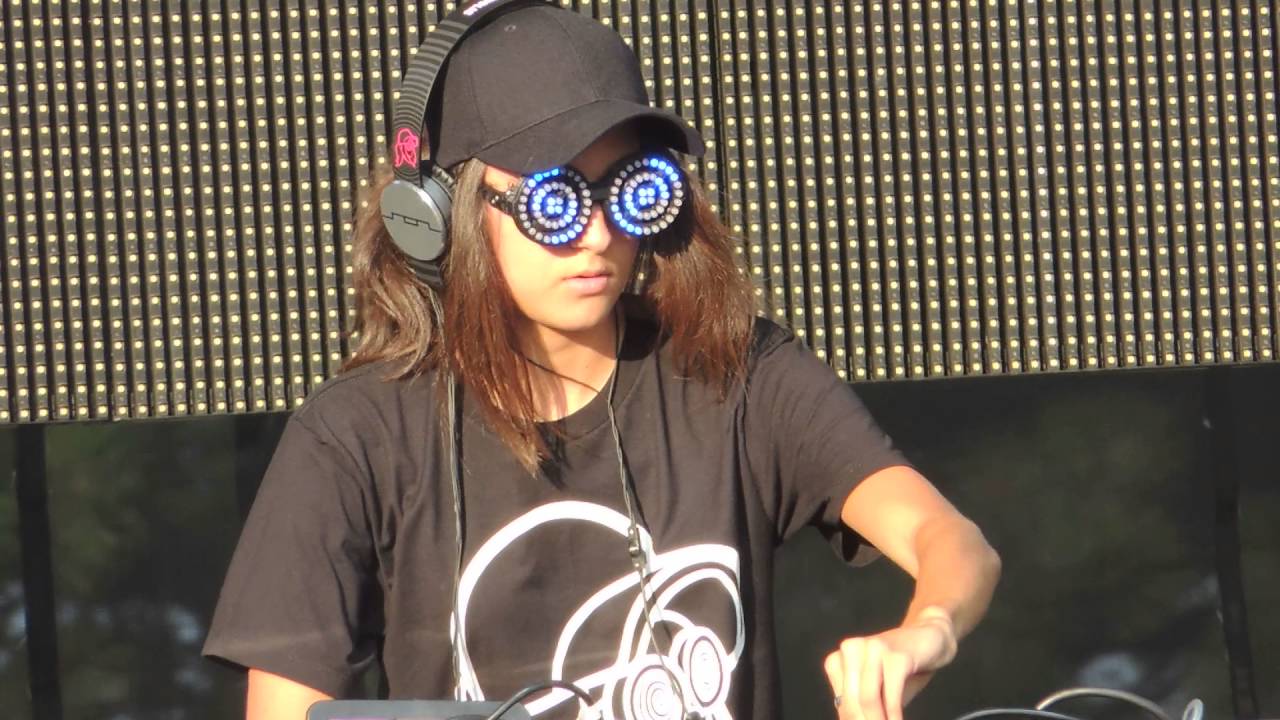 REZZ小姐姐被她的网约车司机索要Coachella