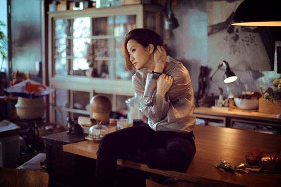 卢凯彤曲谱_卢凯彤弹吉他图片