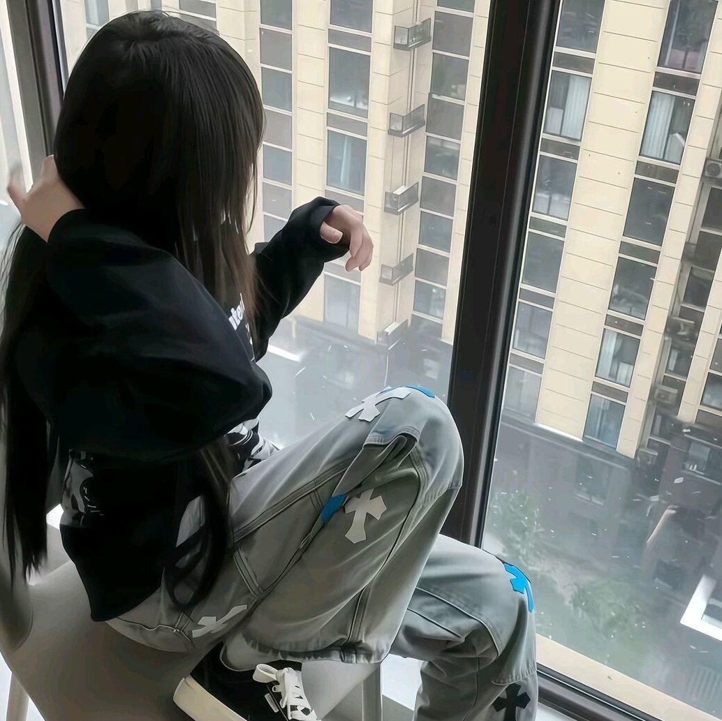 爱是奢侈品，你我都在贫民窟封面