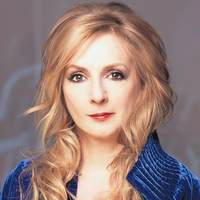 Máire Brennan资料,Máire Brennan最新歌曲,Máire BrennanMV视频,Máire Brennan音乐专辑,Máire Brennan好听的歌