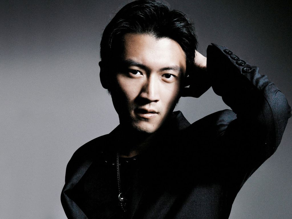 谢霆锋:暧昧似香水,浓烈的让人窒息