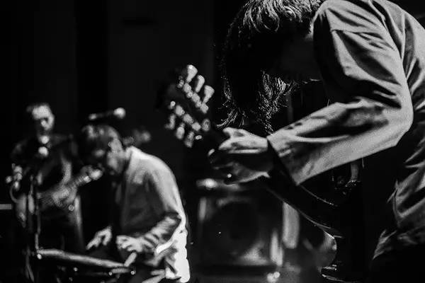 古琴长笛螺丝刀,后摇里都有哪些特别的乐器