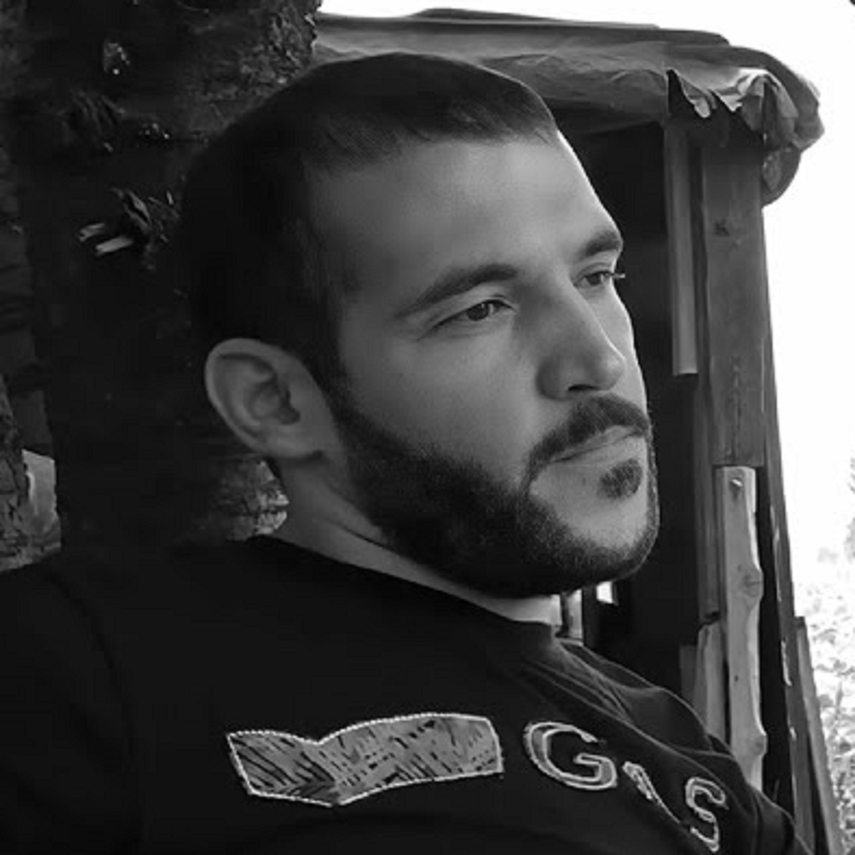 Adem Demirci Aramızda Karlı Dağlar