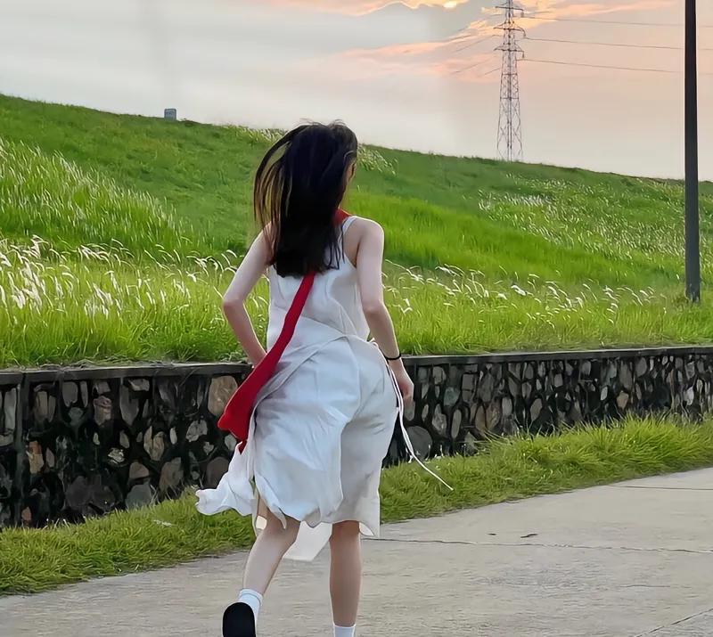 Frisbee封面