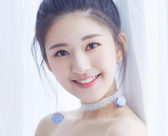 Rosy赵露思