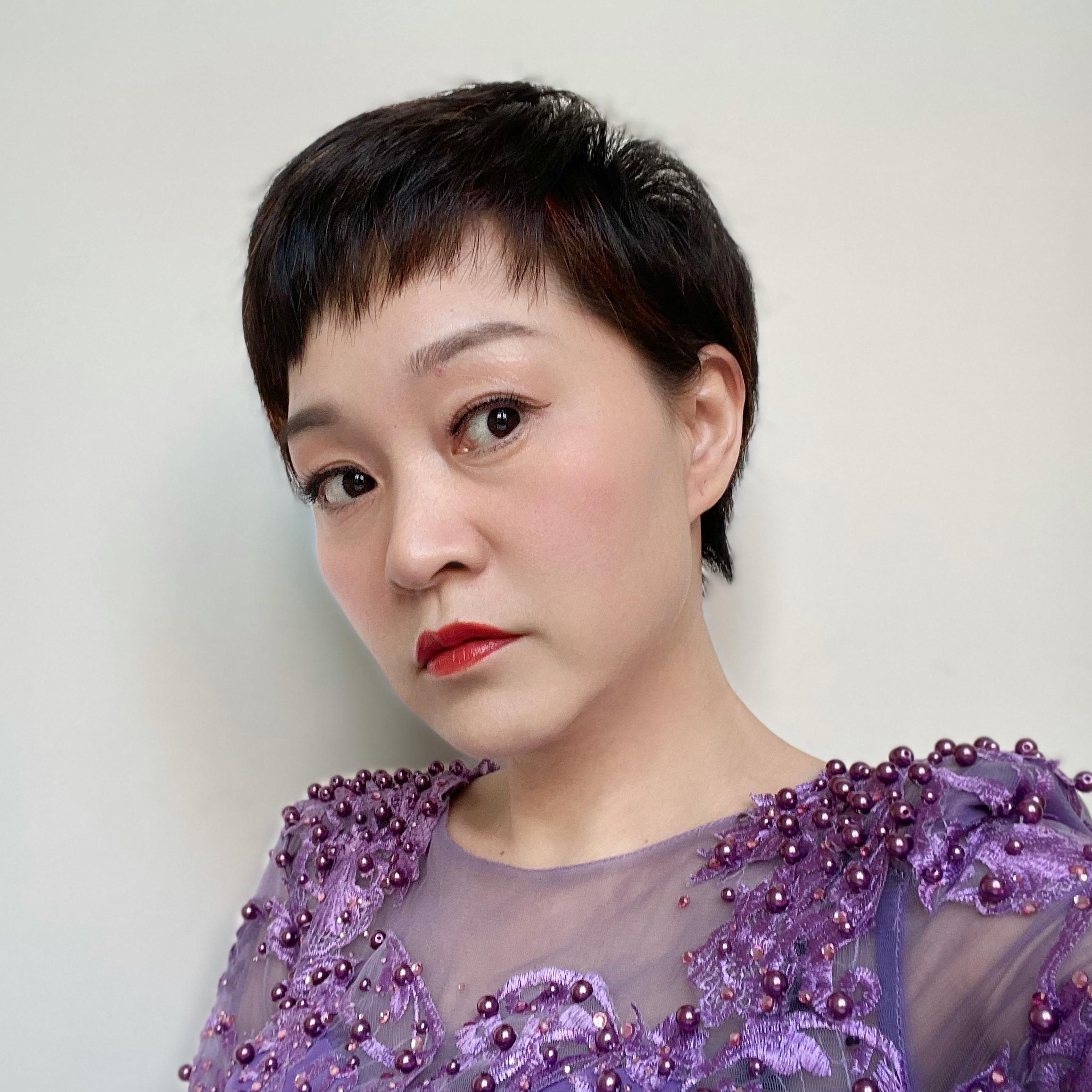 彩云与鲜花封面