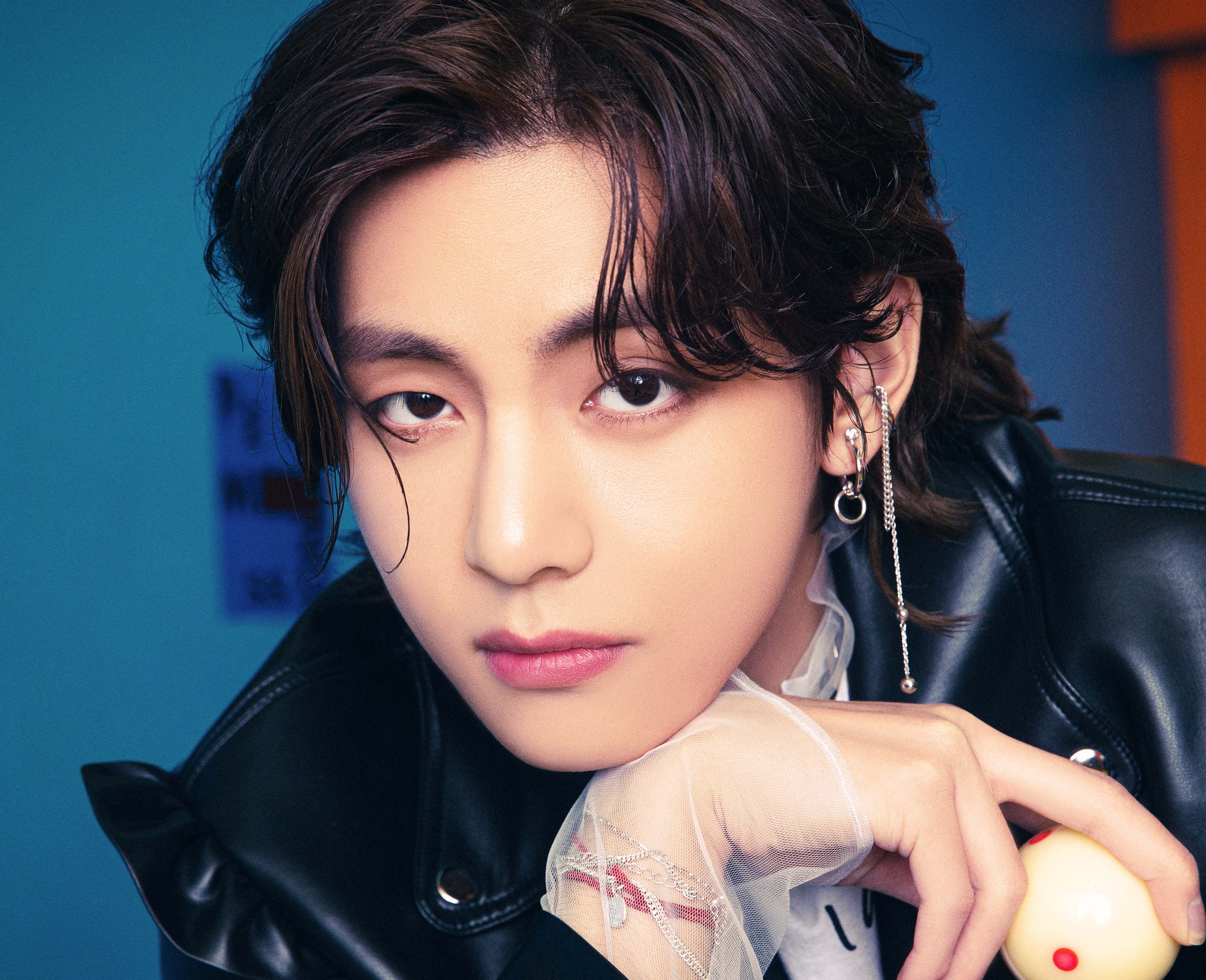 V