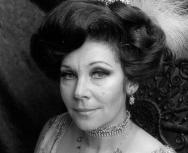 Evelyn Lear