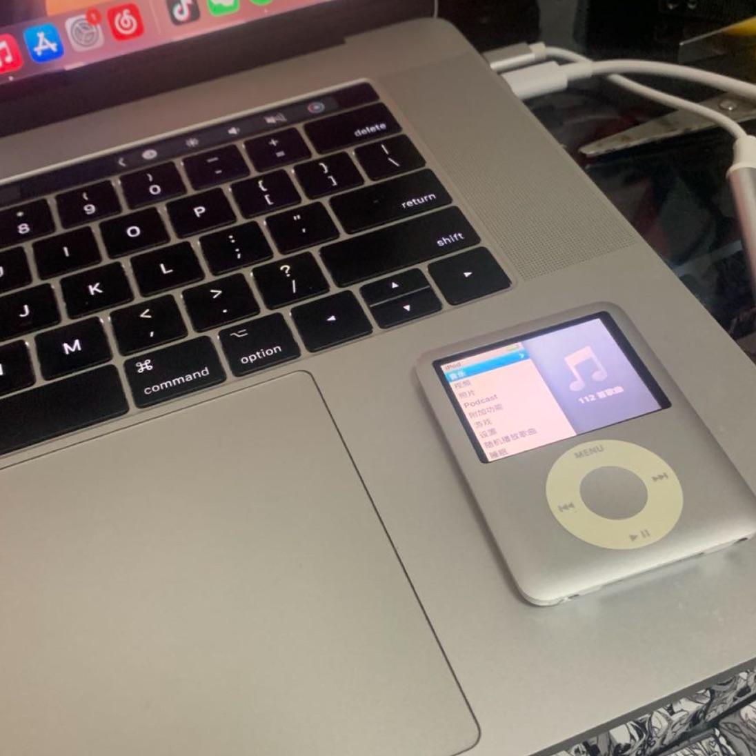 外面下着雨（Prod by KerryRayNoModel）