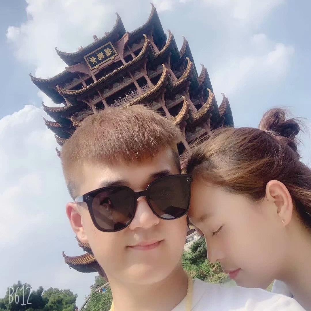所爱 梁三金封面
