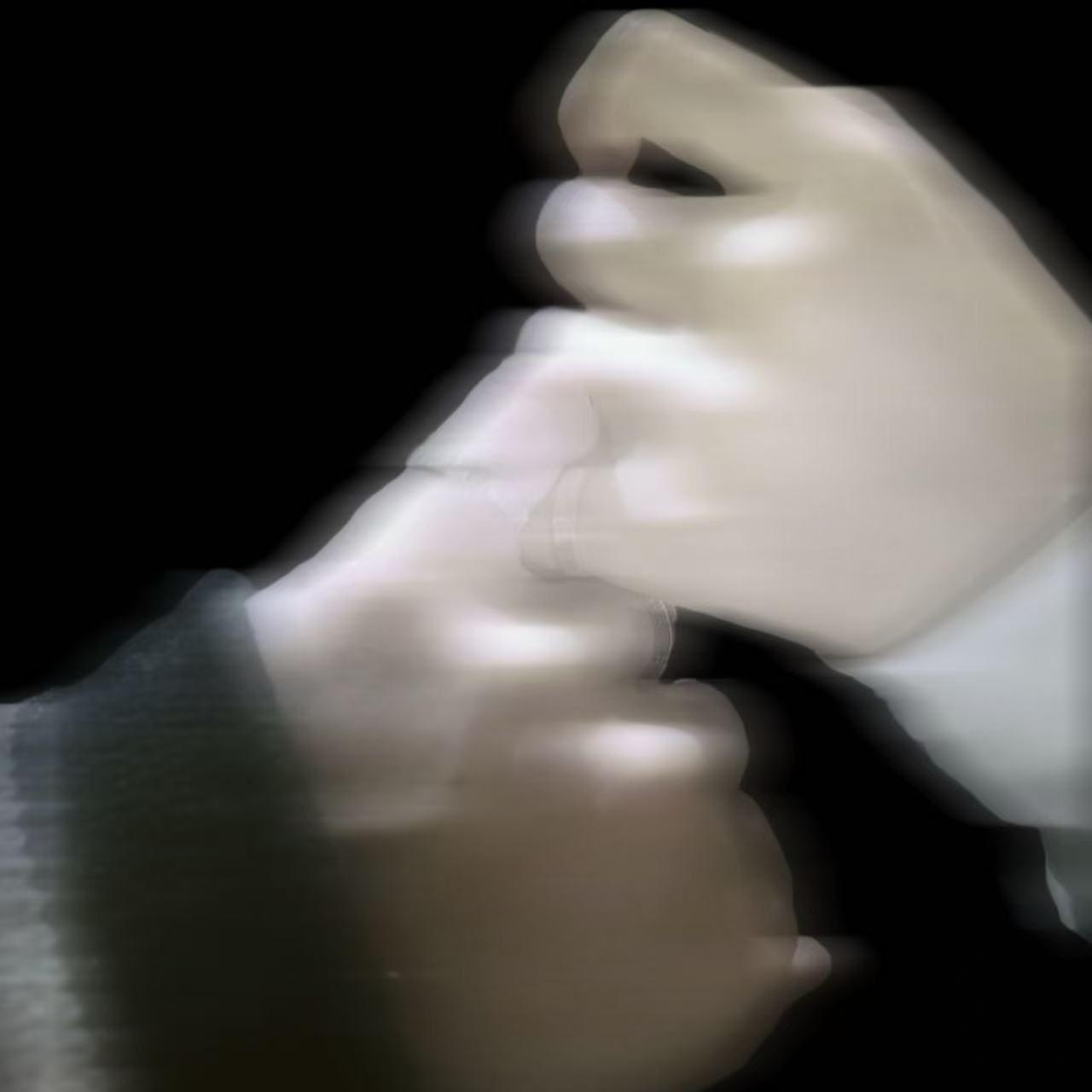 尾戒封面