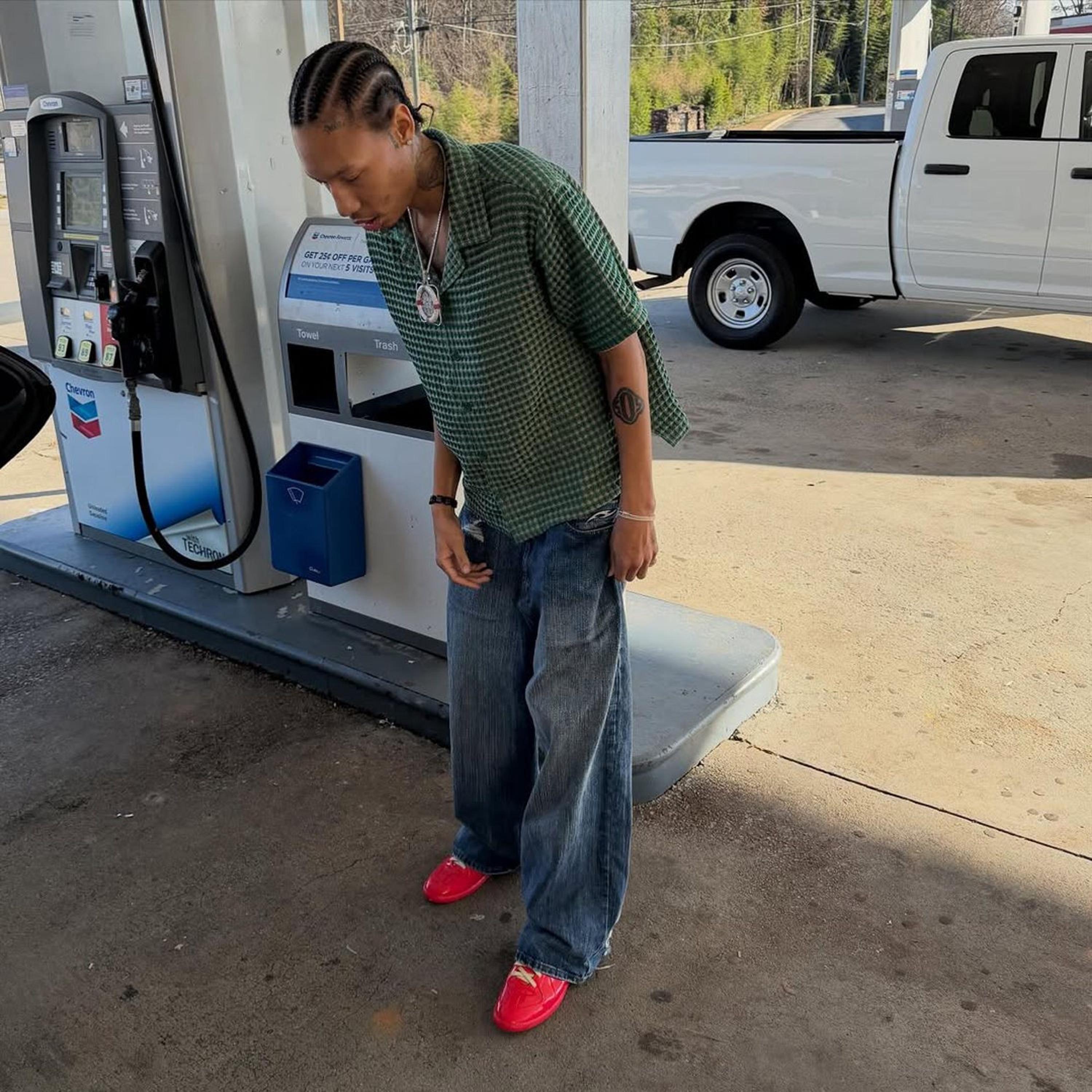 HANDSHAKES & HEAD NODS