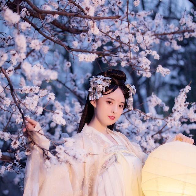 难得一见 (18)封面