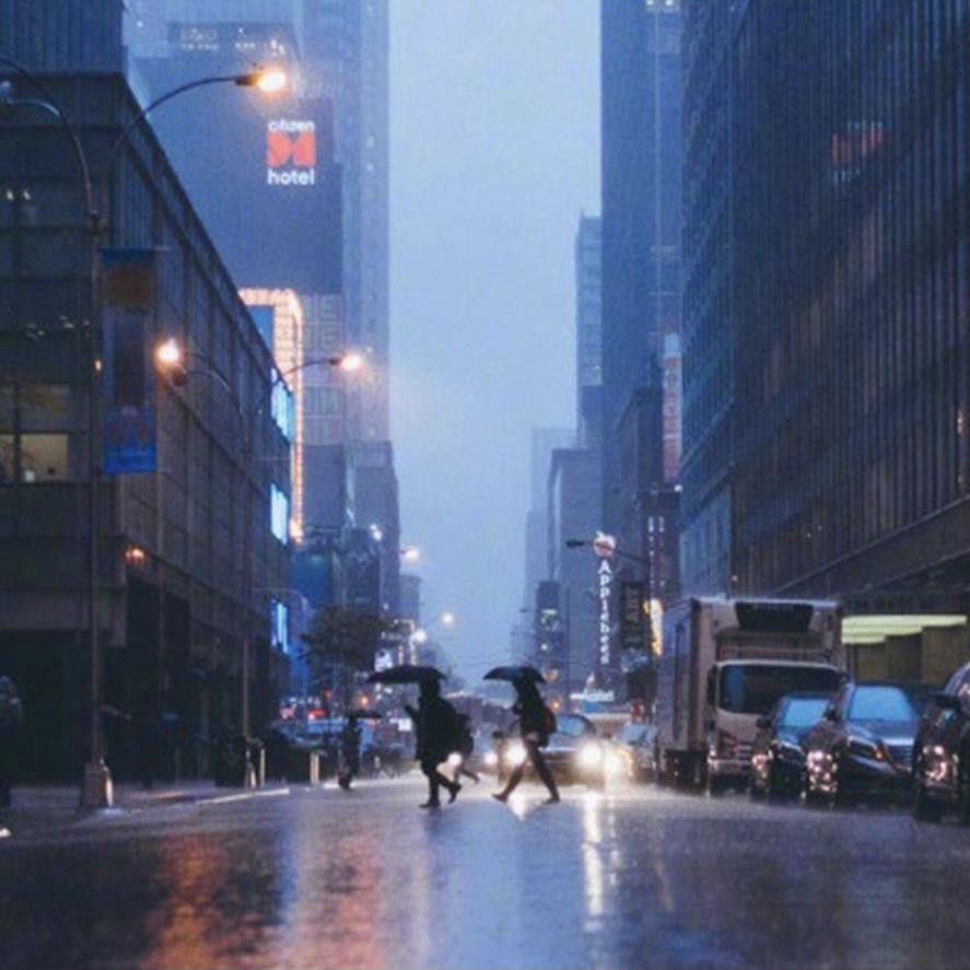 雨的声音是不断的思绪