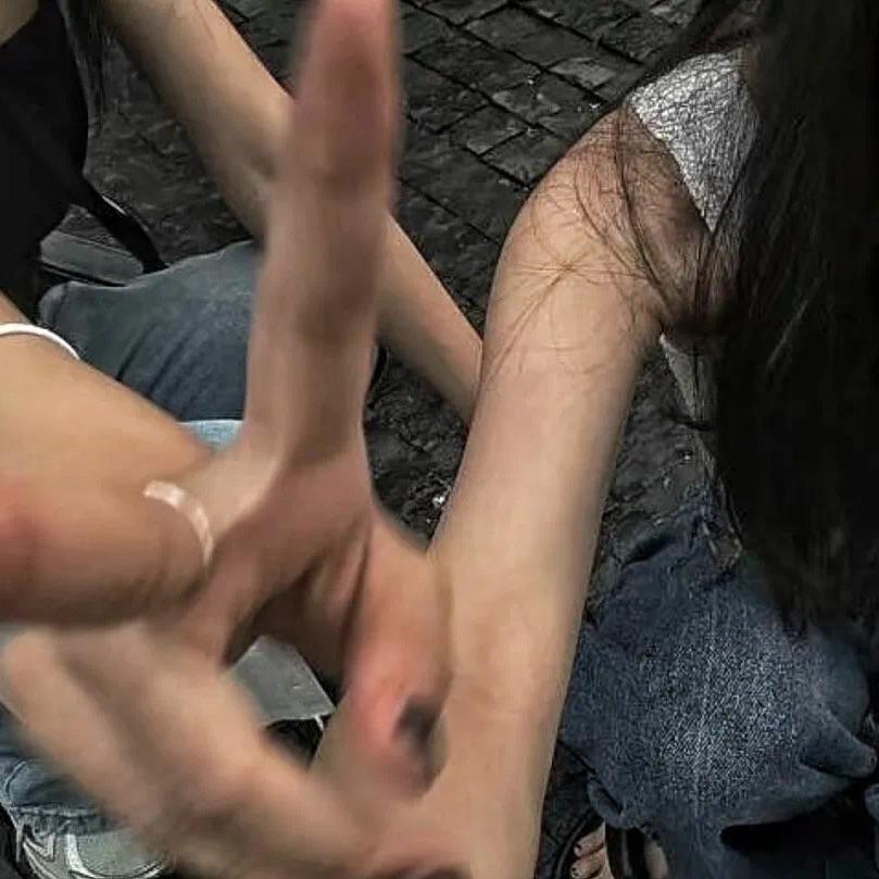 凌晨三四的的emo