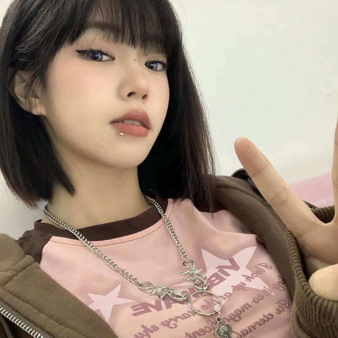 那你一定要紧紧牵着我的手