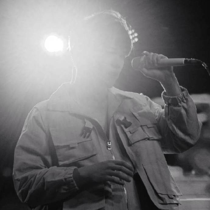 易言歌曲封面
