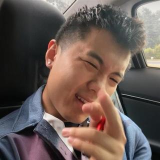 连麻Swimming的棱镜：折射市井的辛辣与温度