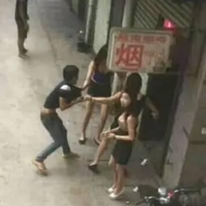 cover of episode 众所周知，劝架的最好方式其实是拱火