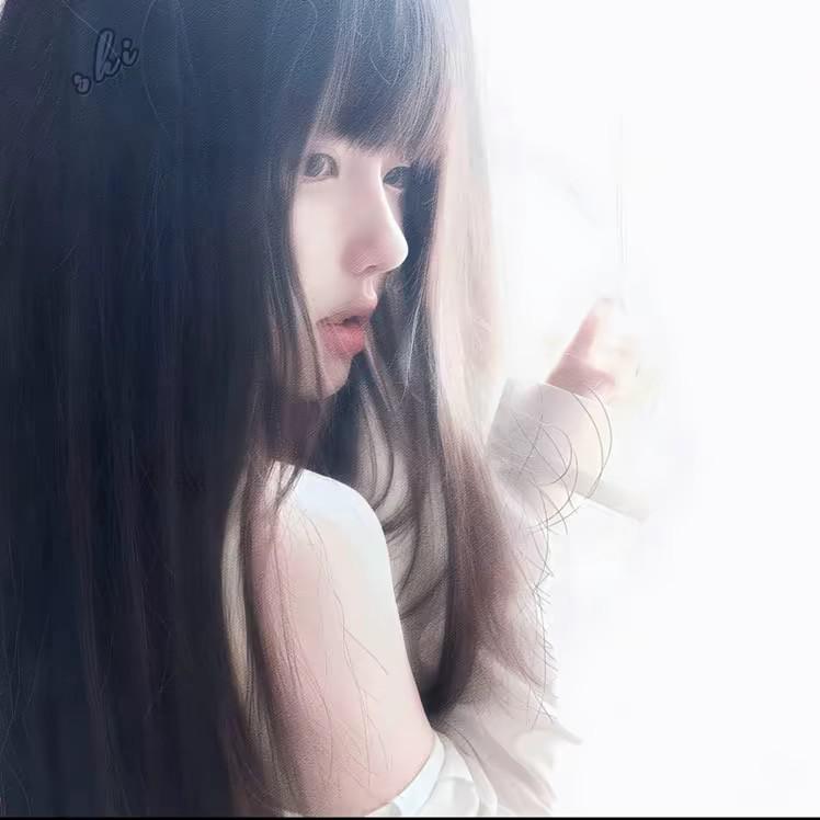 黄昏下模糊的侧脸