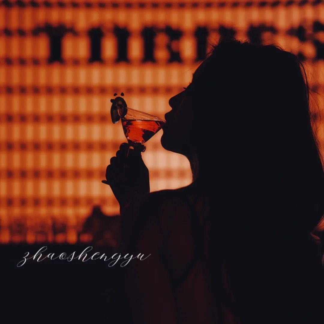 空荡的酒杯
