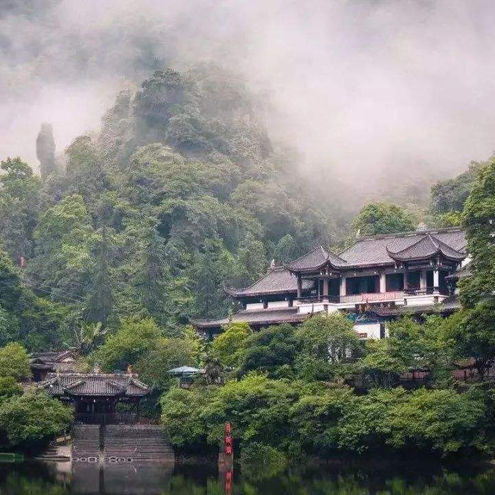 青城山下白素贞
