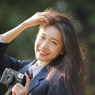 活在自己的热爱里 而不是别人的眼光里