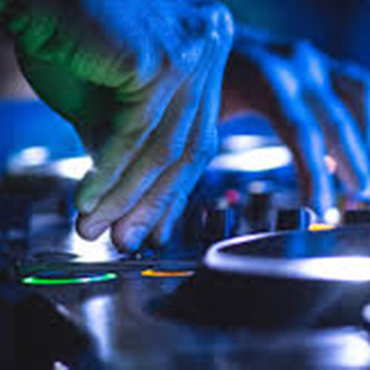 自己 (抖音DJ版) (翻自 黄伊汶)