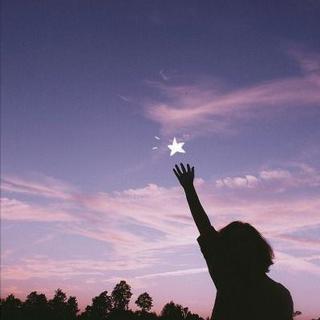 我隐匿于黑夜，星星也沉默不语