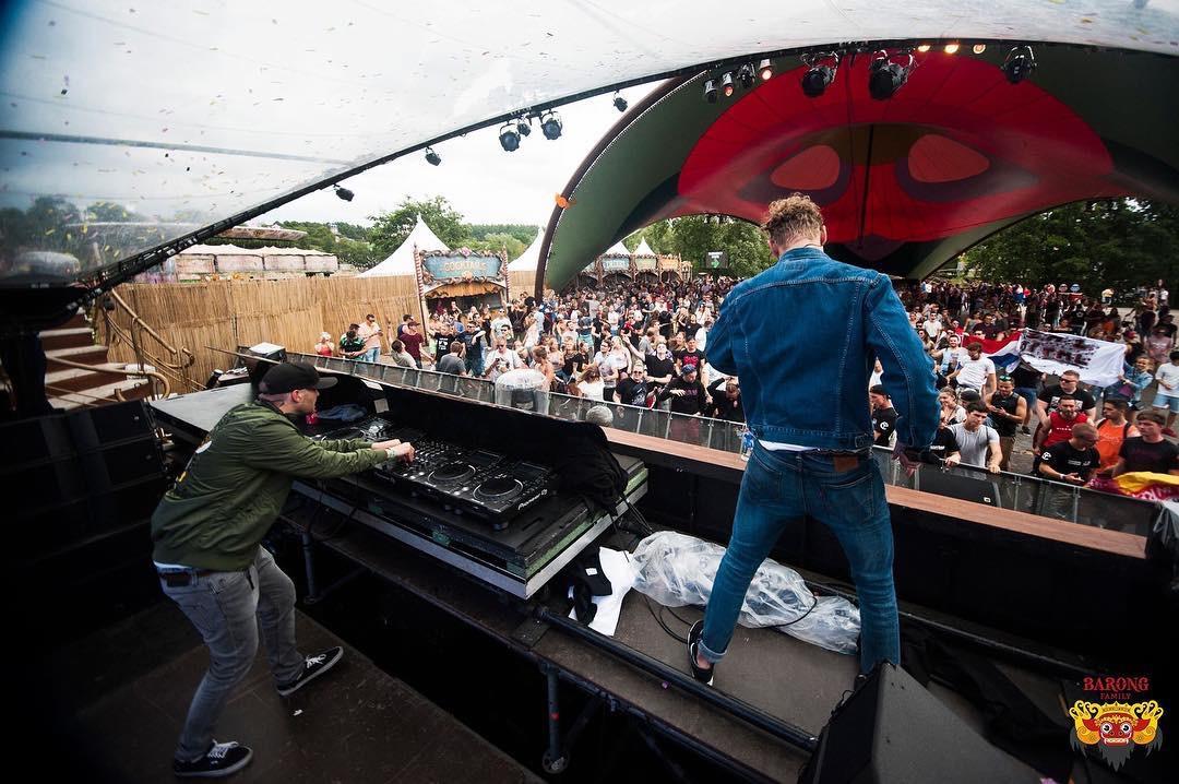 the galaxy在今年tml barong family独立舞台的演出现场2.