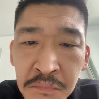 博学多才何教授