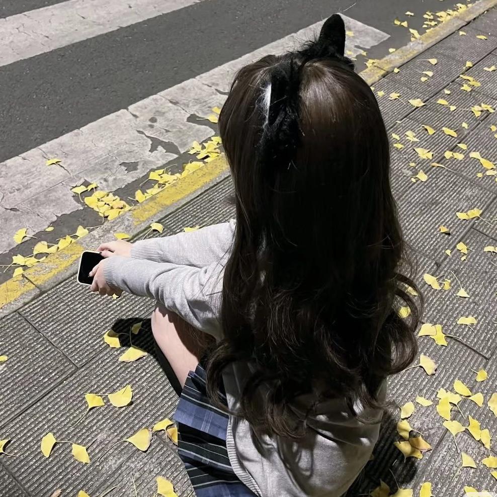 雨夜街道耳机和半个忧郁的我