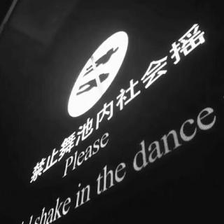 一块钱的火机可以点着一万块钱的烟你是什么