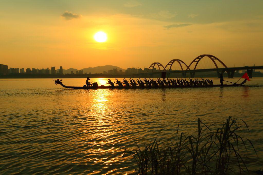 春到湘江 背景图片