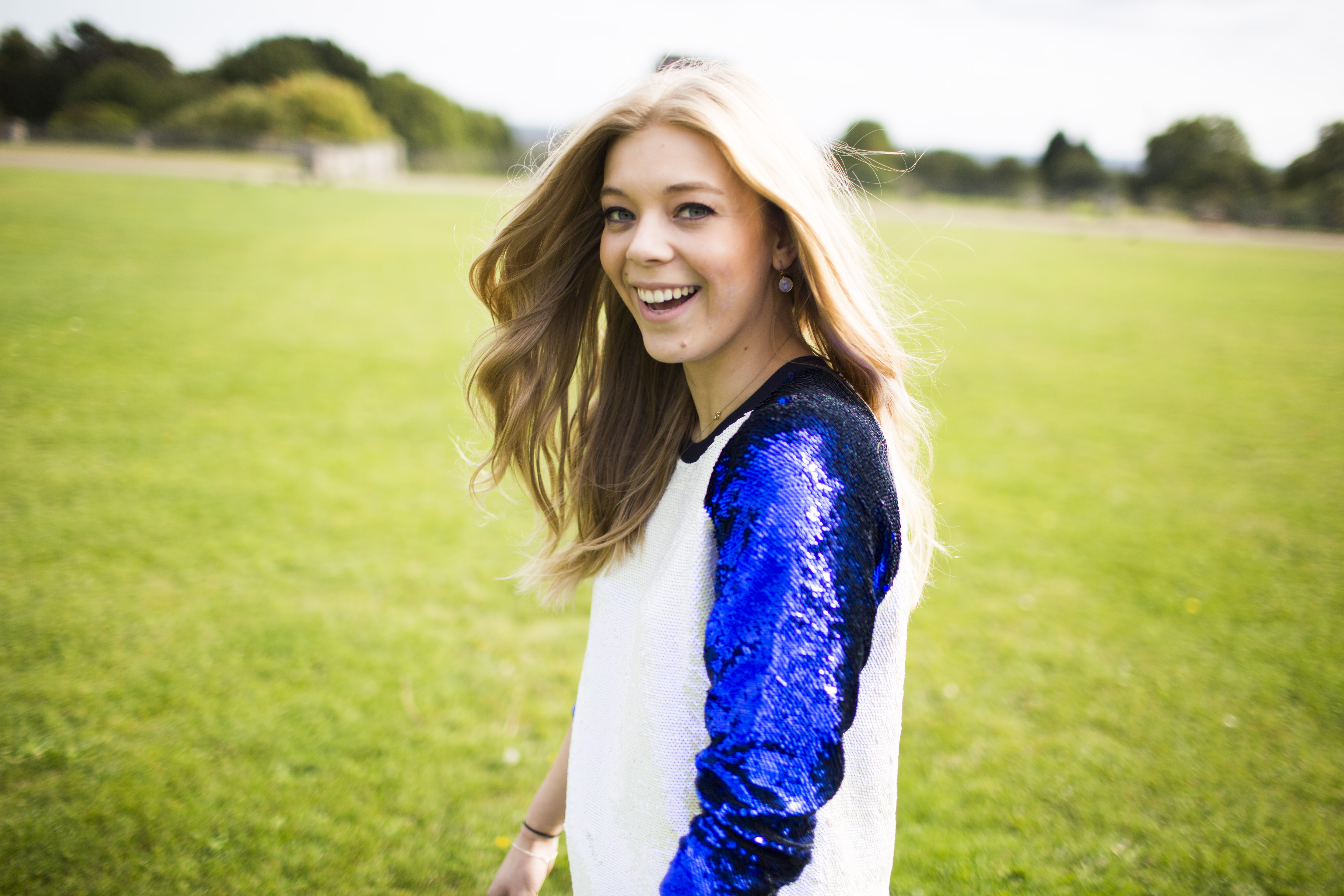 狂野留尘的透心感声线|英国女声 becky hill