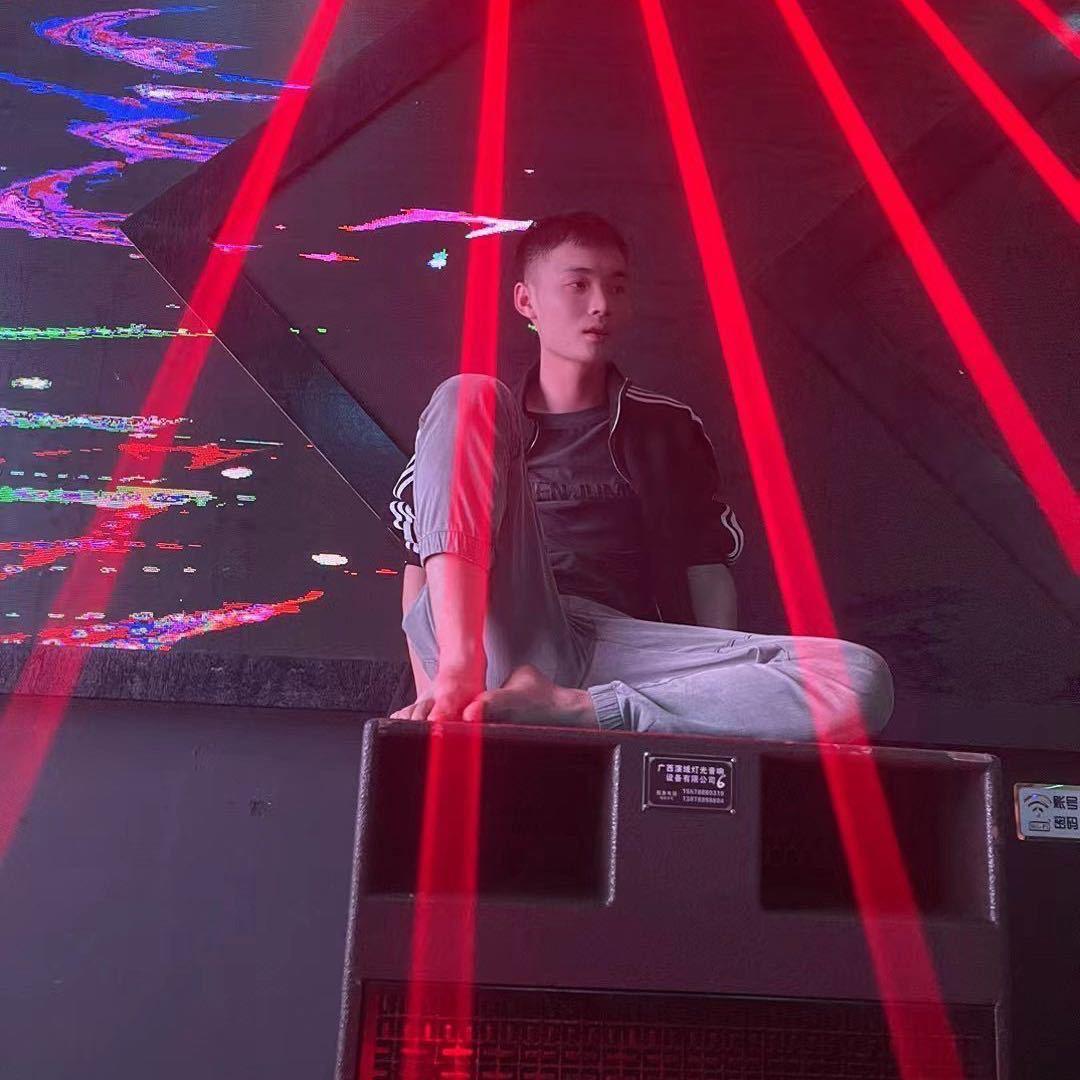 深情的男人夜里醉
