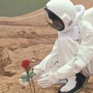 “把温柔藏进耳机”