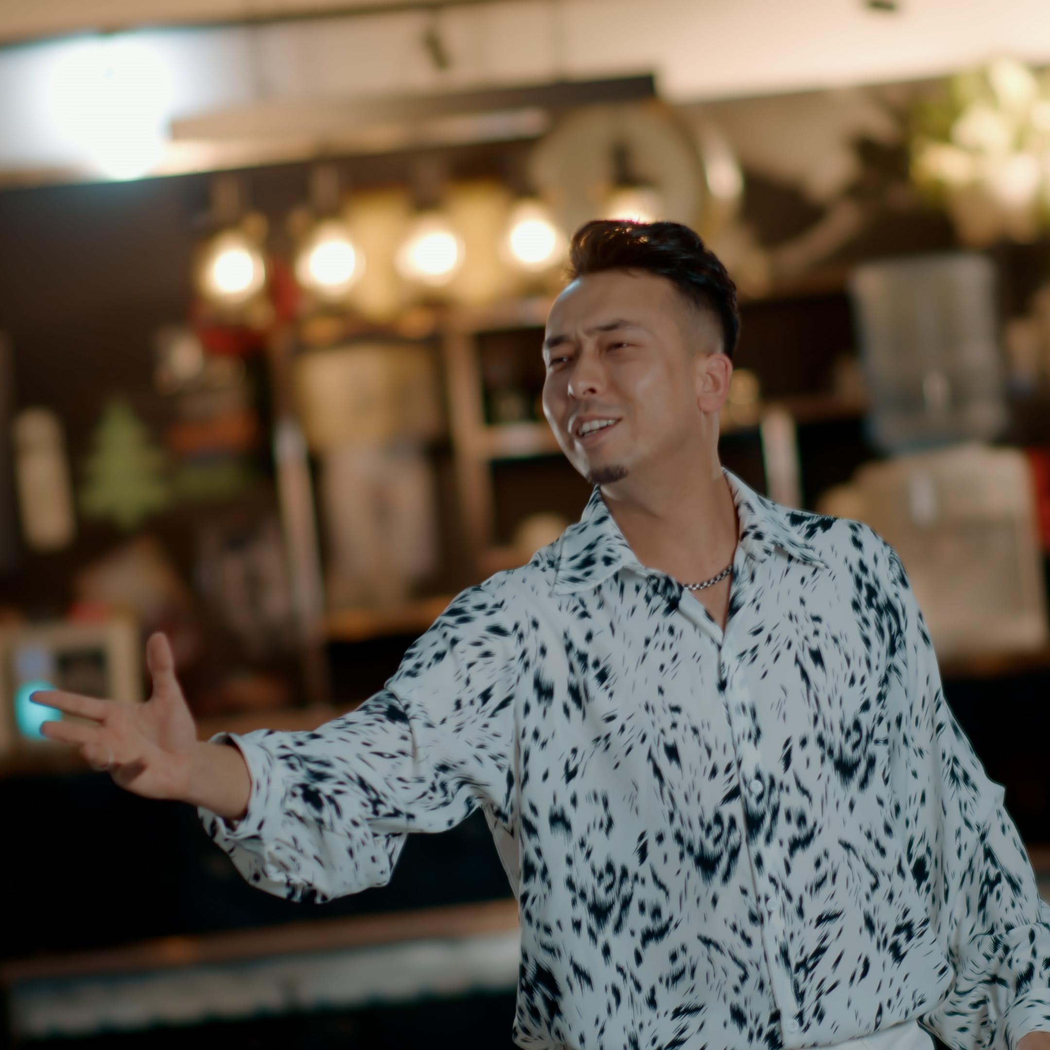 Laleler - 伴奏 Karaoke