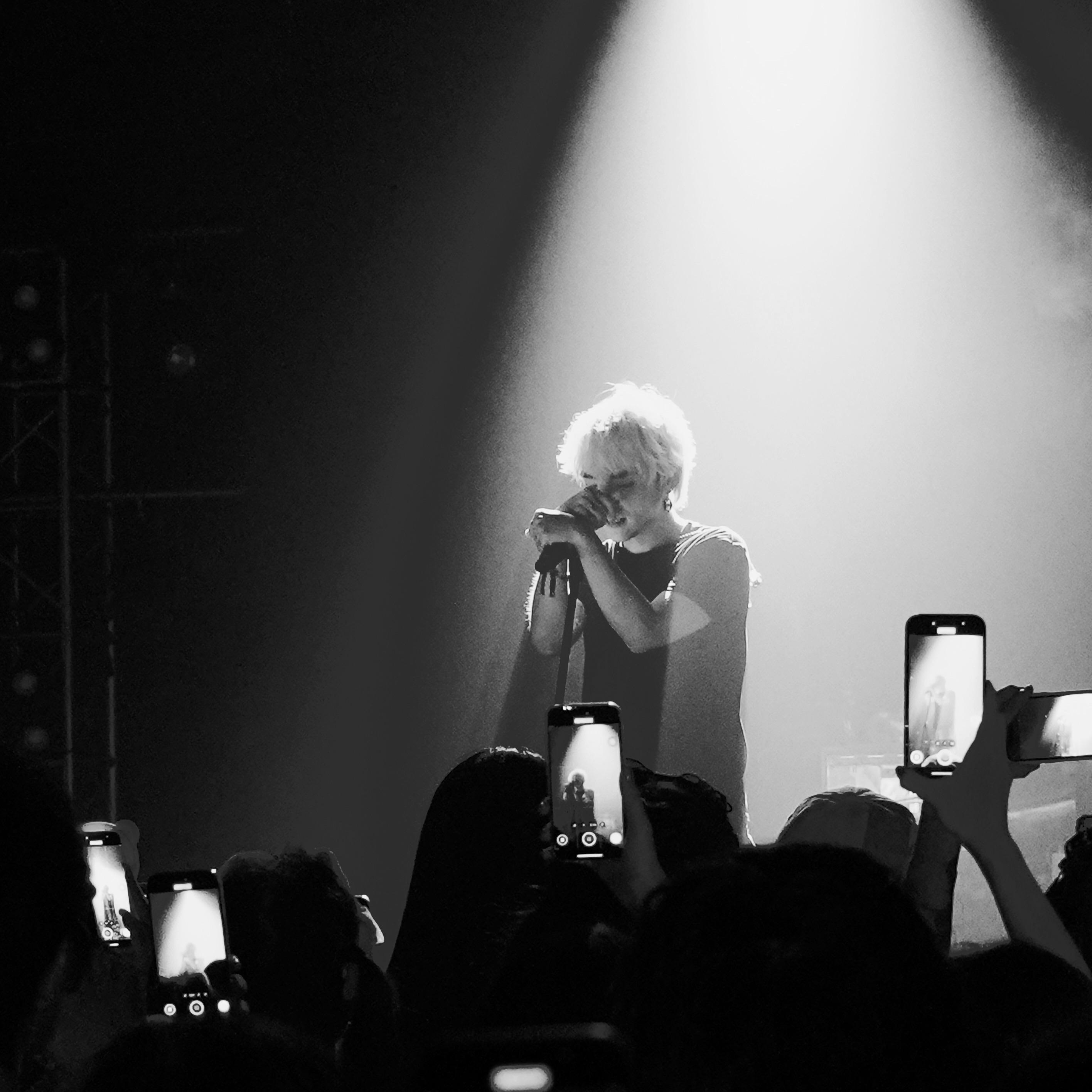 二十岁的某一天在流泪